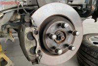 Bagaimana Cara Memeriksa Rem Mobil Di Rumah