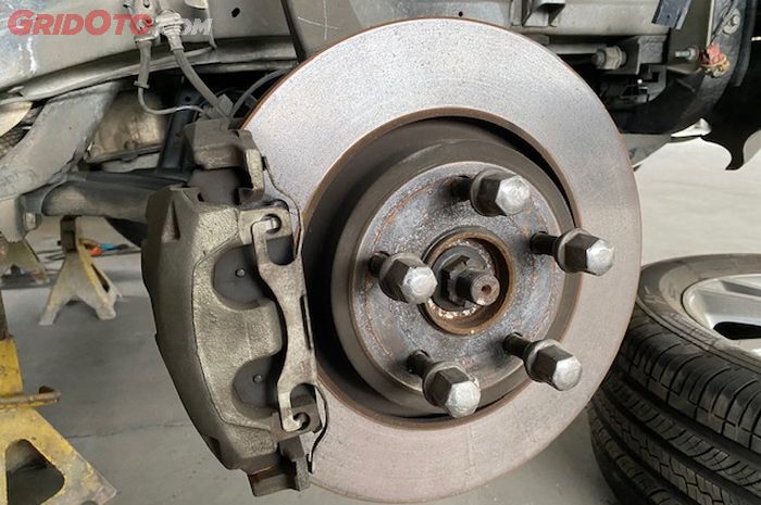 Bagaimana Cara Memeriksa Rem Mobil Di Rumah