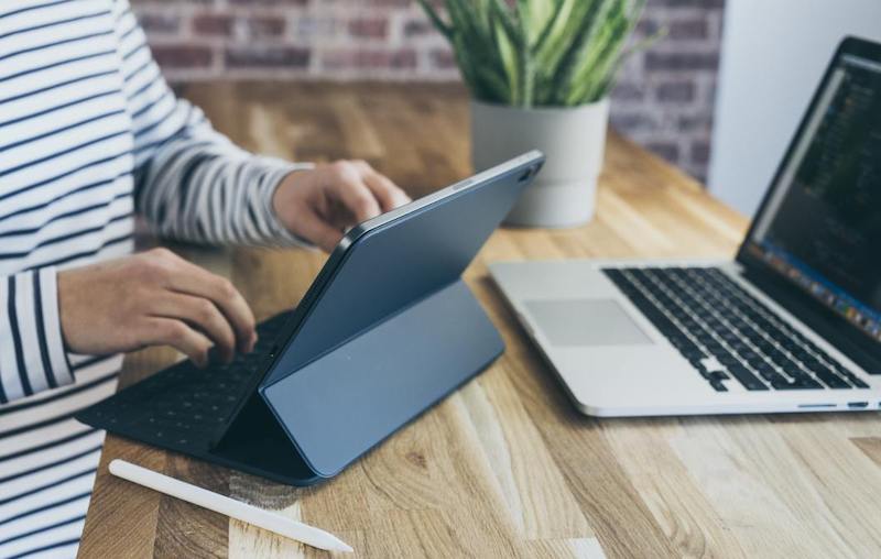 Perbedaan Antara Tablet Dan Laptop Untuk Pekerjaan